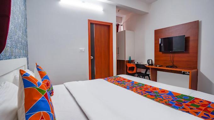 Hotel Royal Platinum Бангалор Экстерьер фото