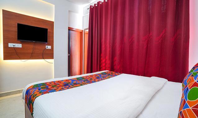 Hotel Royal Platinum Бангалор Экстерьер фото