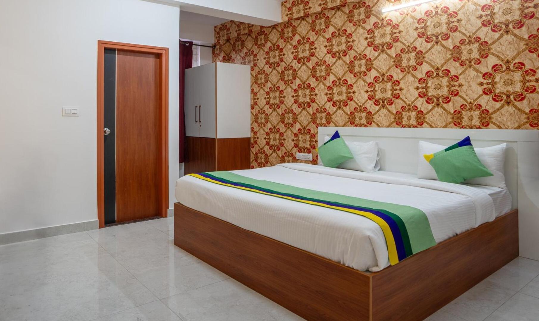 Hotel Royal Platinum Бангалор Экстерьер фото